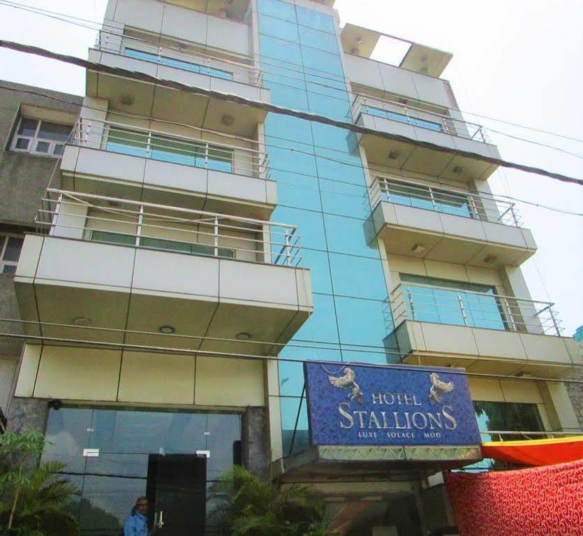 Fabhotel Admire Suites Yeni Delhi Dış mekan fotoğraf