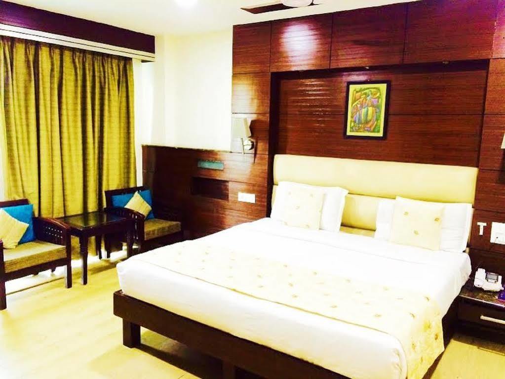 Fabhotel Admire Suites Yeni Delhi Dış mekan fotoğraf
