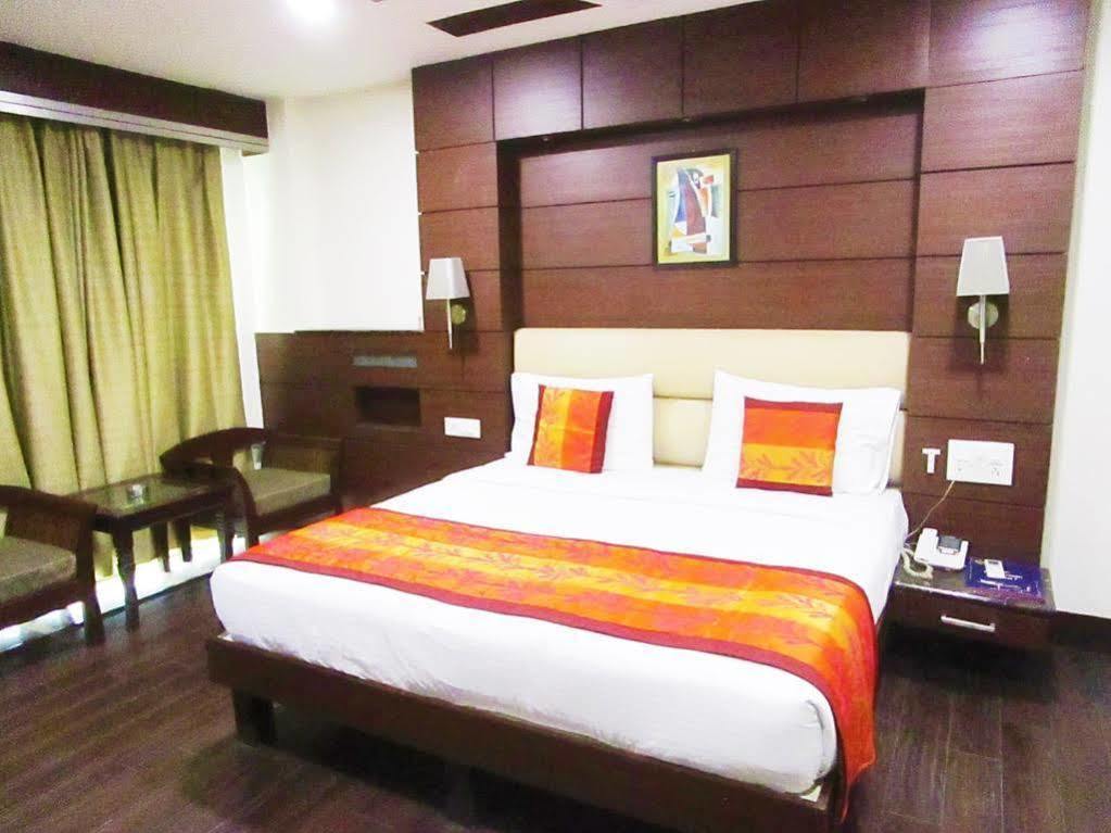 Fabhotel Admire Suites Yeni Delhi Dış mekan fotoğraf