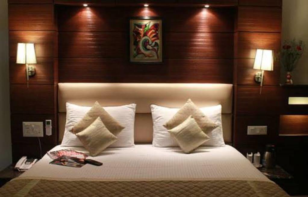 Fabhotel Admire Suites Yeni Delhi Dış mekan fotoğraf